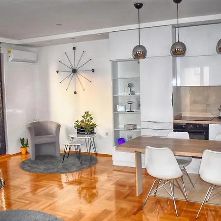 De Lux Apartman Katarina Apartment *